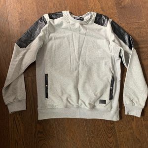 Barney’s style brand 2XL stylish crew neck gator